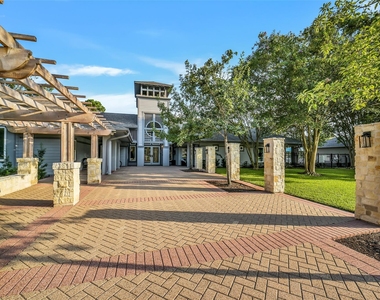 13719 Rolling River Lane - Photo Thumbnail 32