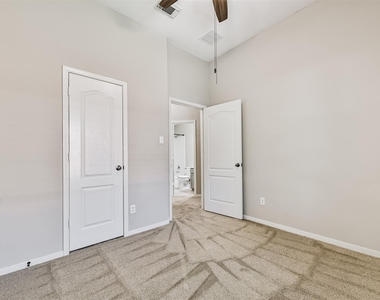 13719 Rolling River Lane - Photo Thumbnail 24