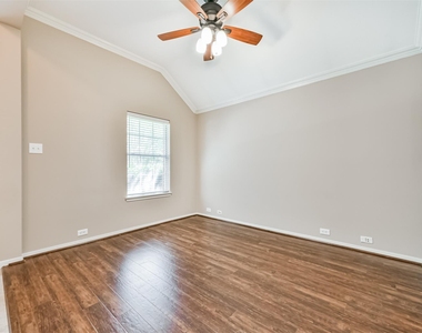 13719 Rolling River Lane - Photo Thumbnail 12