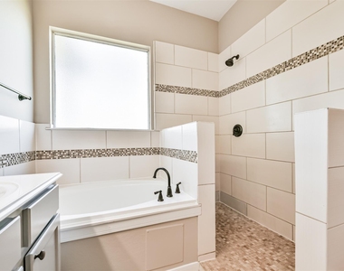 13719 Rolling River Lane - Photo Thumbnail 20