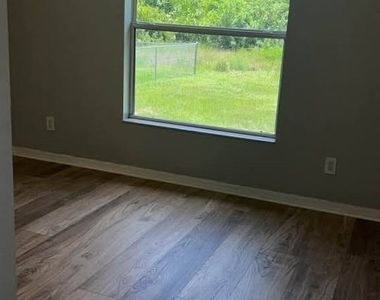 395 Palomar Avenue - Photo Thumbnail 7