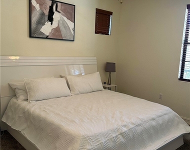 11947 Tulio Way - Photo Thumbnail 9