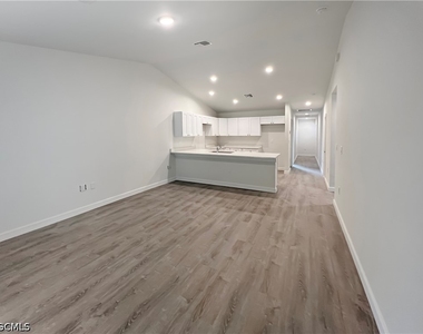 745 Harry Avenue S - Photo Thumbnail 7