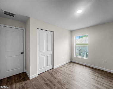 745 Harry Avenue S - Photo Thumbnail 23
