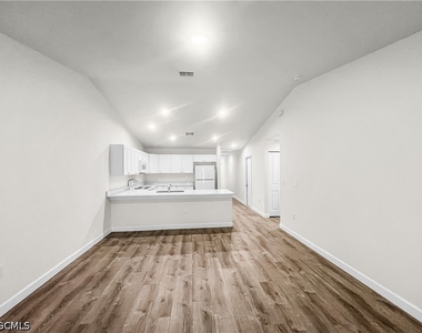 745 Harry Avenue S - Photo Thumbnail 8