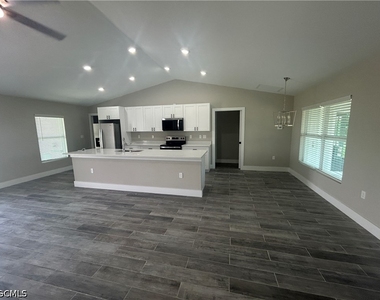 4004 Ne 17th Avenue - Photo Thumbnail 2