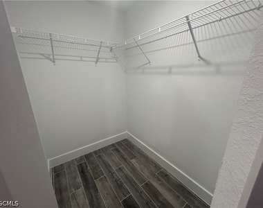 4004 Ne 17th Avenue - Photo Thumbnail 7