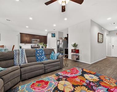 811 Petunia Falls Lane - Photo Thumbnail 10