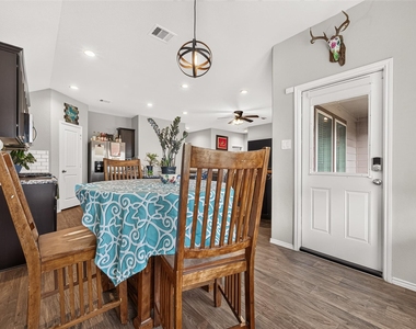 811 Petunia Falls Lane - Photo Thumbnail 19