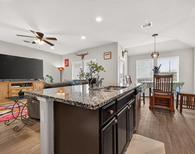 811 Petunia Falls Lane - Photo Thumbnail 16
