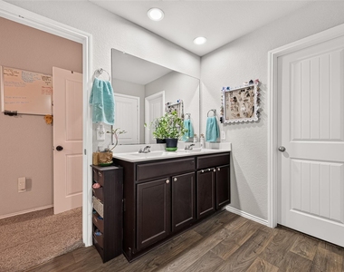811 Petunia Falls Lane - Photo Thumbnail 26