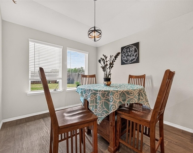 811 Petunia Falls Lane - Photo Thumbnail 17