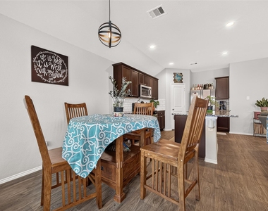 811 Petunia Falls Lane - Photo Thumbnail 18