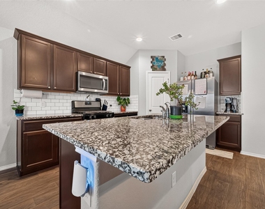 811 Petunia Falls Lane - Photo Thumbnail 13