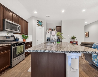 811 Petunia Falls Lane - Photo Thumbnail 14