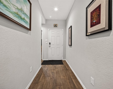 811 Petunia Falls Lane - Photo Thumbnail 7
