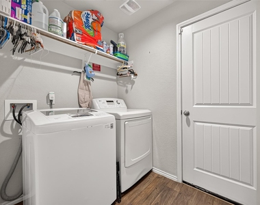 811 Petunia Falls Lane - Photo Thumbnail 36