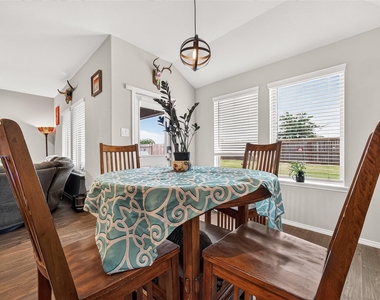 811 Petunia Falls Lane - Photo Thumbnail 20