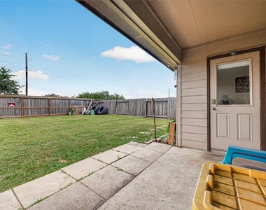 811 Petunia Falls Lane - Photo Thumbnail 38
