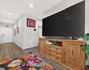 811 Petunia Falls Lane - Photo Thumbnail 11