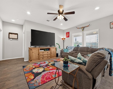 811 Petunia Falls Lane - Photo Thumbnail 9
