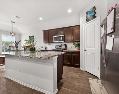 811 Petunia Falls Lane - Photo Thumbnail 12