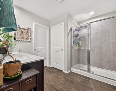 811 Petunia Falls Lane - Photo Thumbnail 25