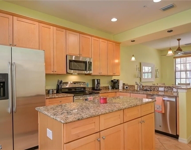 11936 Izarra Way - Photo Thumbnail 7