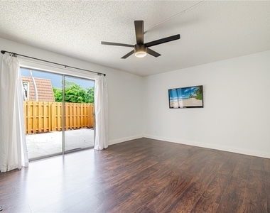 1418 Park Shore Circle - Photo Thumbnail 6