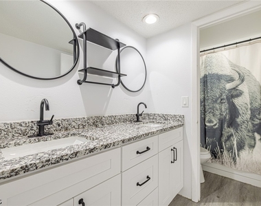 1418 Park Shore Circle - Photo Thumbnail 12