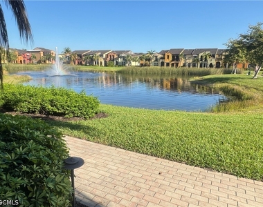 11908 Izarra Way - Photo Thumbnail 5