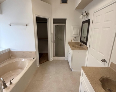 3211 Mesquite Drive - Photo Thumbnail 6