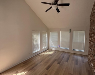 3211 Mesquite Drive - Photo Thumbnail 3