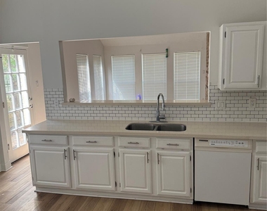 3211 Mesquite Drive - Photo Thumbnail 11