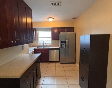1977 46th Street Sw - Photo Thumbnail 6