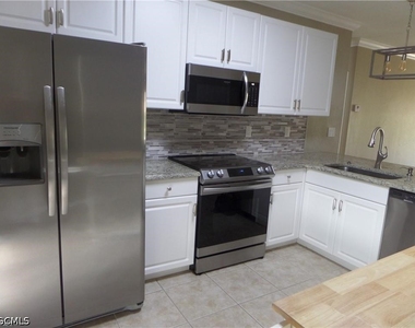 5308 Chiquita Boulevard S - Photo Thumbnail 8