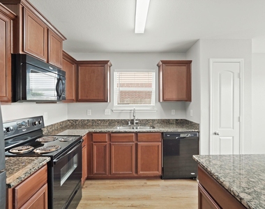 7126 Montclair Peak Lane - Photo Thumbnail 9