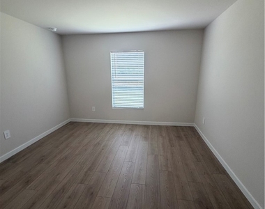 1106 Ne 39th Terrace - Photo Thumbnail 12