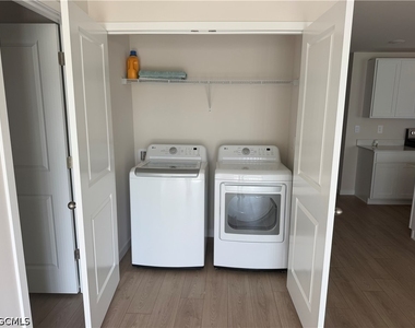 1106 Ne 39th Terrace - Photo Thumbnail 5