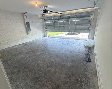 1106 Ne 39th Terrace - Photo Thumbnail 8