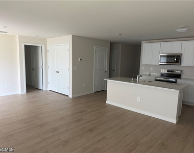 1106 Ne 39th Terrace - Photo Thumbnail 2