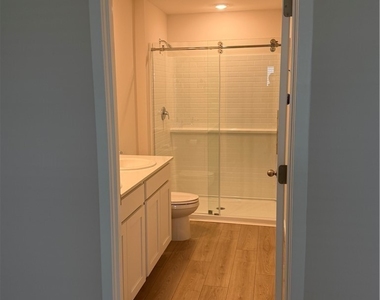 1106 Ne 39th Terrace - Photo Thumbnail 6