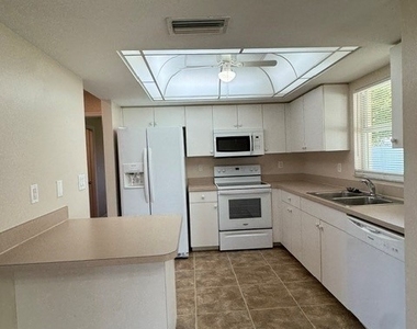 1318 Ne 2nd Street - Photo Thumbnail 5