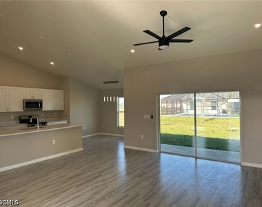 921 Nw 16th Terrace - Photo Thumbnail 2