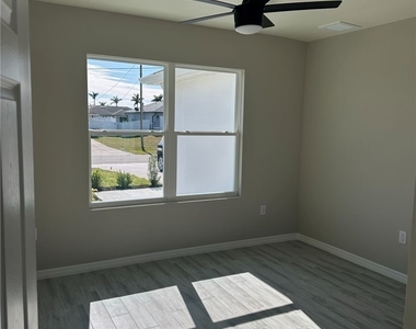 921 Nw 16th Terrace - Photo Thumbnail 5