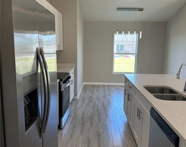 921 Nw 16th Terrace - Photo Thumbnail 1