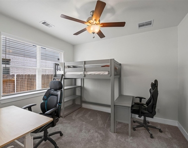 7115 Prairie Heights Drive - Photo Thumbnail 3