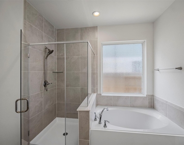 7115 Prairie Heights Drive - Photo Thumbnail 16