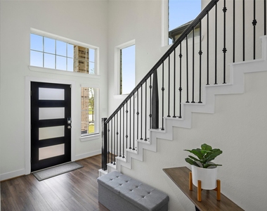 7115 Prairie Heights Drive - Photo Thumbnail 2