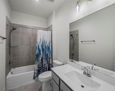 7115 Prairie Heights Drive - Photo Thumbnail 24